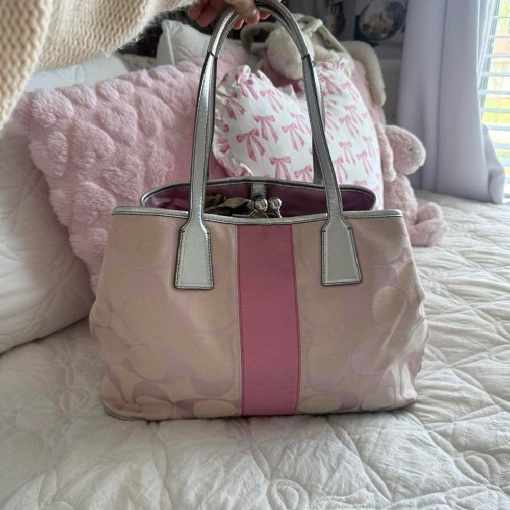 Y2K Coach pink and silver monogram purse - Picture 4 of 8